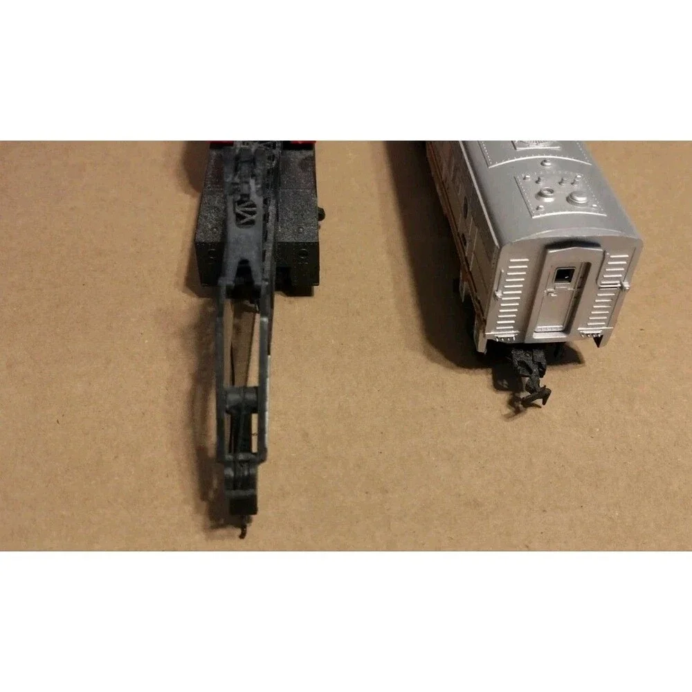 Lot Of 2 Tyco Santa Fe Hong Kong HO Train Items Engine Crane Vintage Toy Track